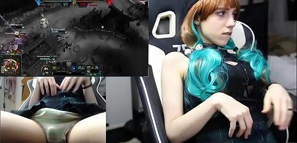  Teen Playing League of Legends with an Ohmibod 12
